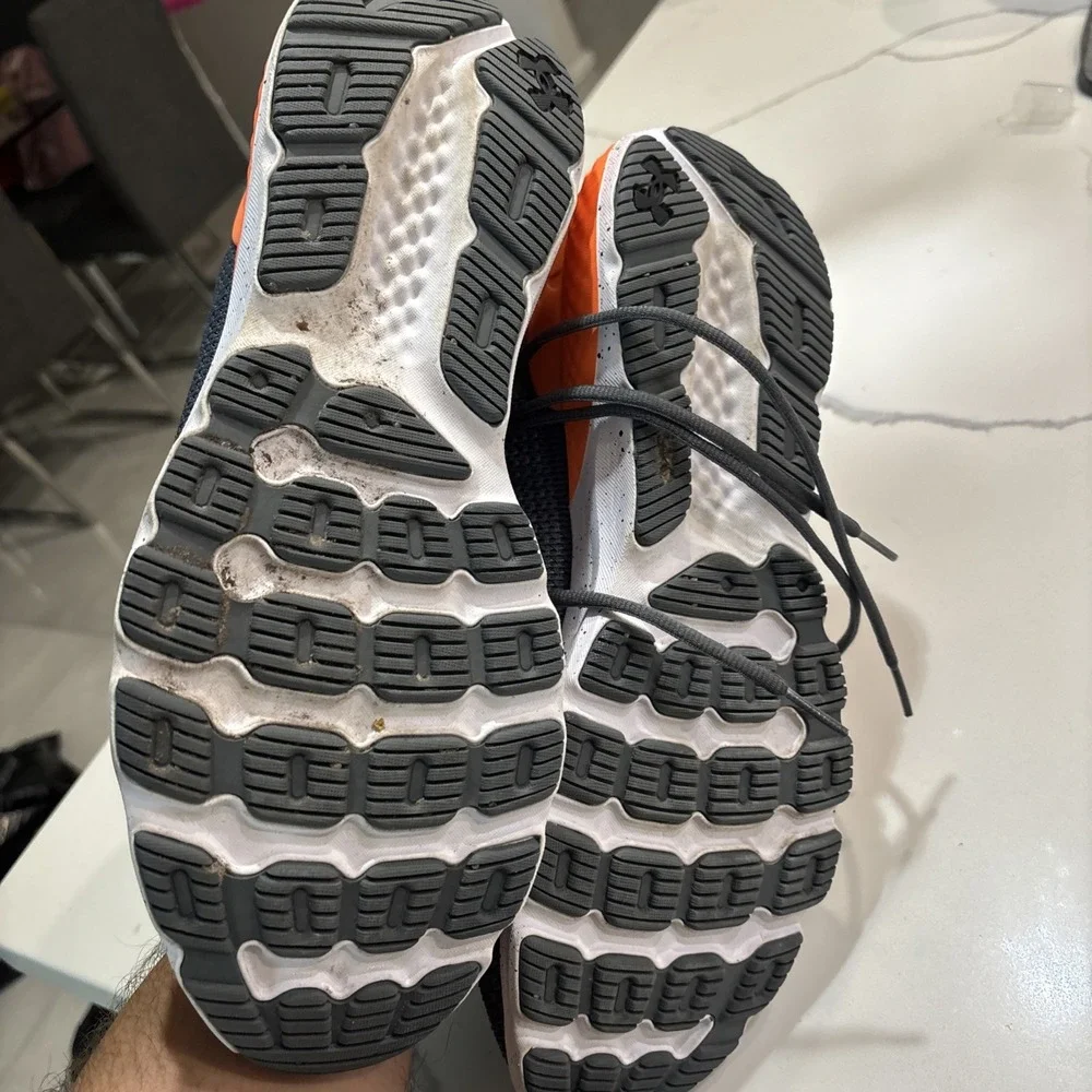 under armour Charged Escape Size 13